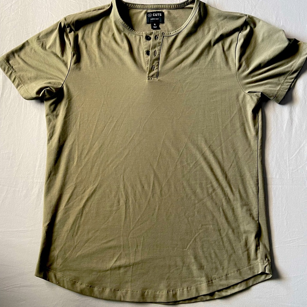 Cuts Henley- Short sleeve